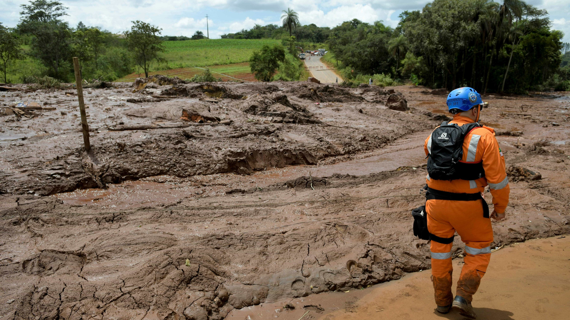 Brumadinho: bombeiros suspendem buscas e devem retornar amanhã