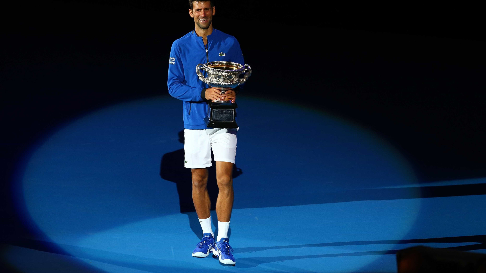 Djokovic arrasa Nadal e conquista o Aberto da Austrália pela 7ª vez