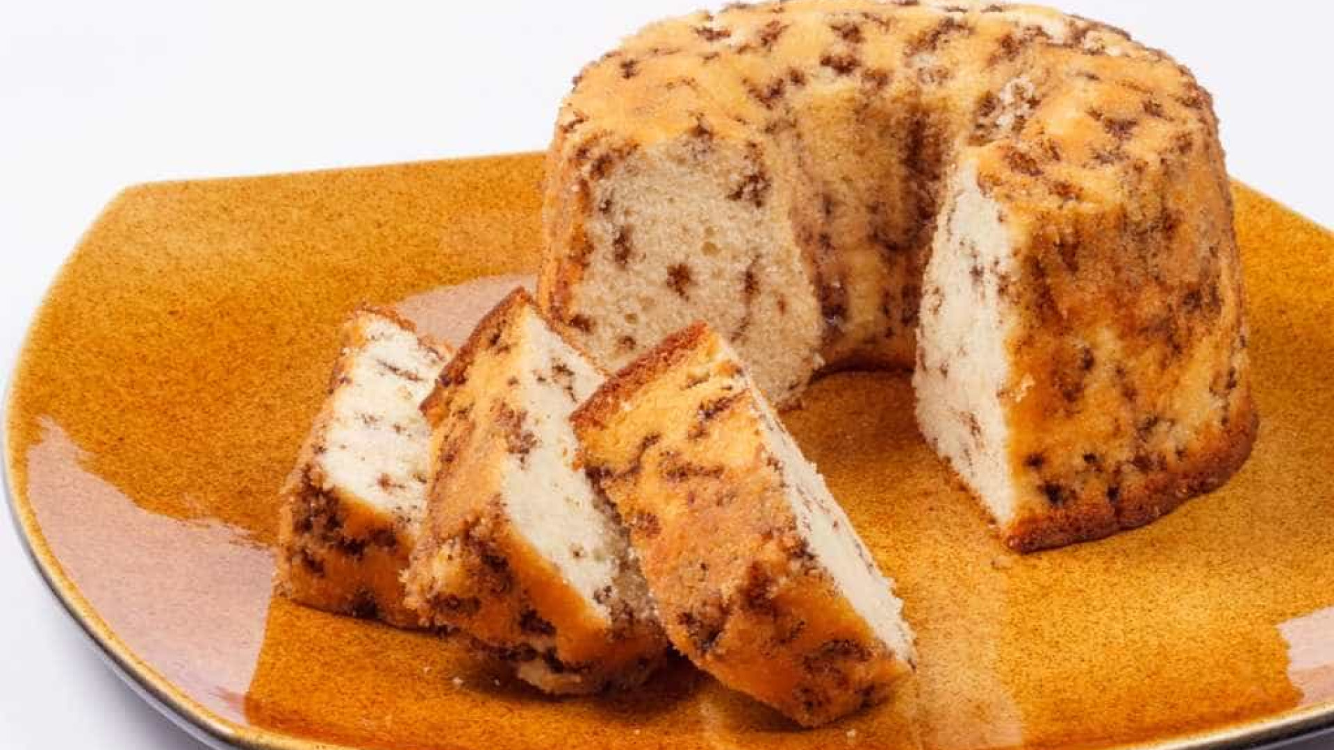 Aprenda a receita de bolo formigueiro da chef Ana Luiza Trajano