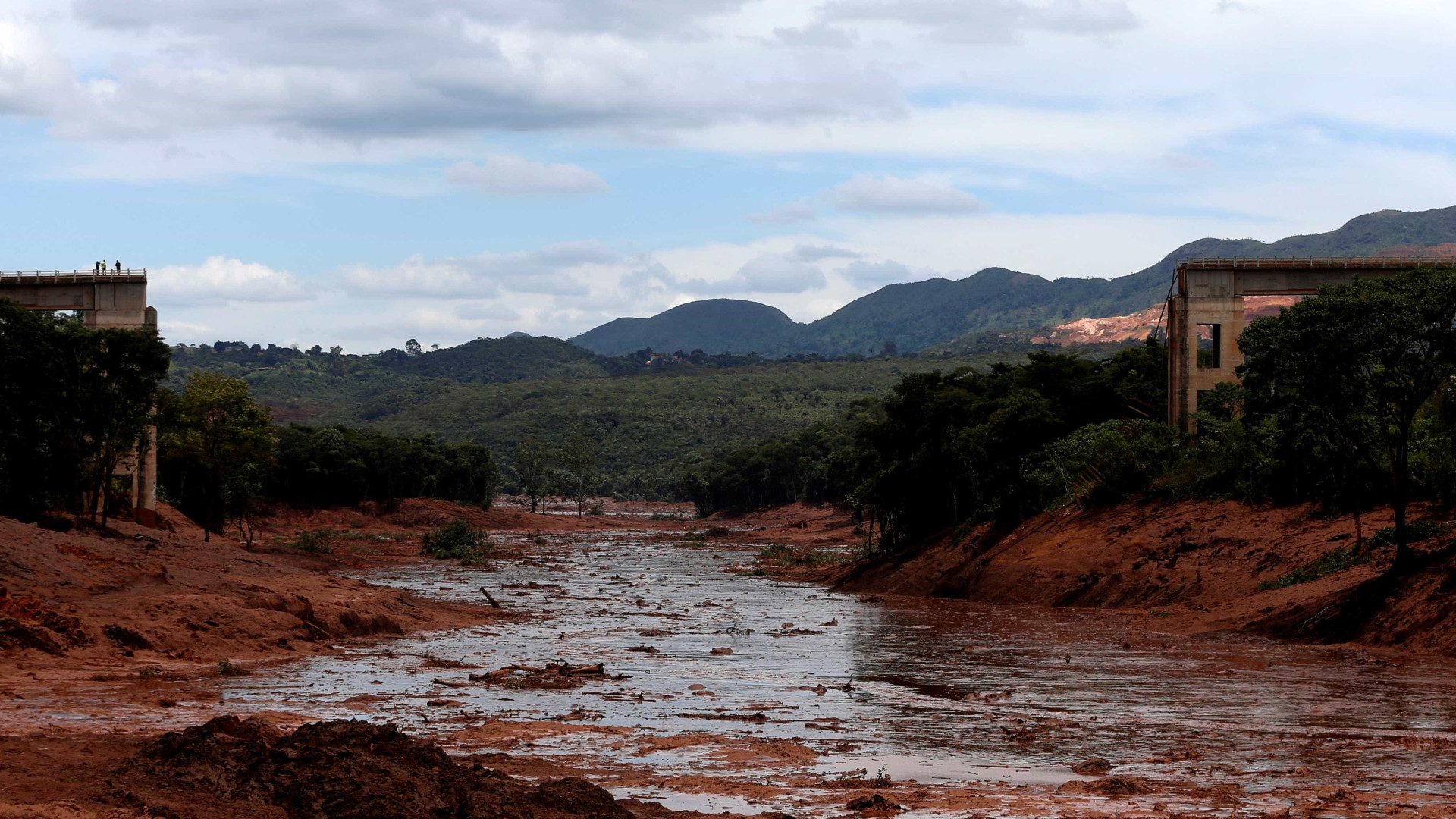 Lama em Brumadinho destrói área equivalente a 377 campos de futebol