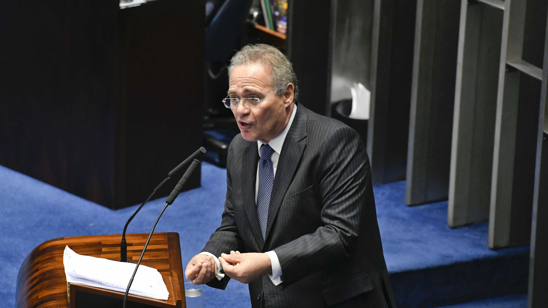 Renan Calheiros retira sua candidatura à presidência do Senado