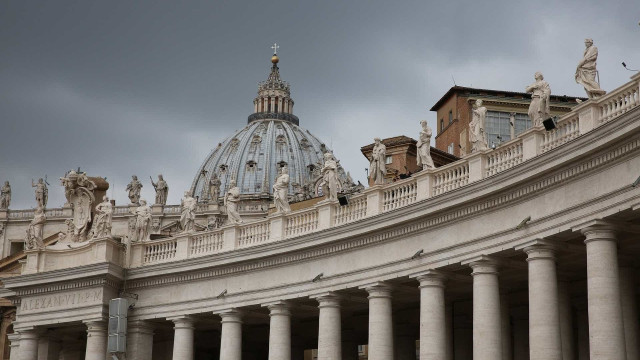 Sacerdote é preso no Vaticano por pornografia infantil