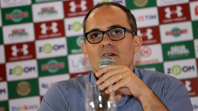 Pressionado, presidente do Fluminense avalia renunciar ao cargo