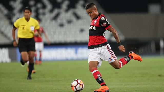 Flamengo dispensa Everton de viagem, e jogador fica perto do São Paulo