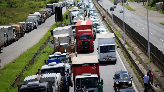 Greve dos caminhoneiros diminuiu produtividade da indústria, diz CNI