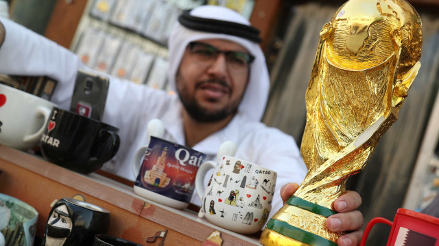 Próxima sede da Copa, Qatar vive polêmicas, restrição e crise política