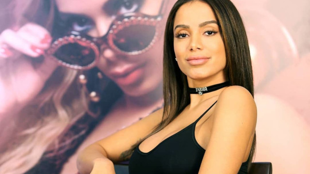 Após polêmica, Anitta decide adiar lançamento do clipe 'Veneno'