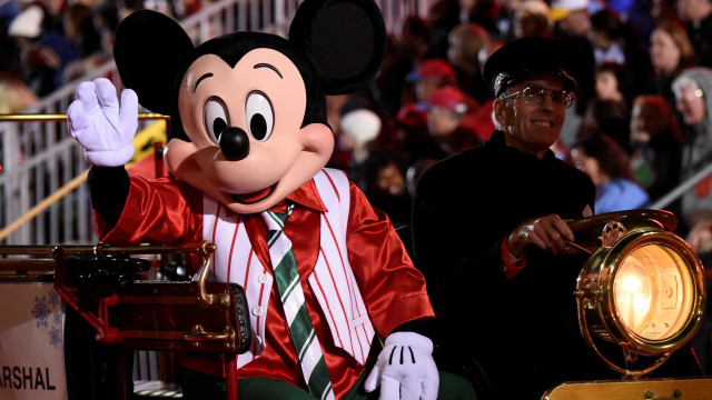 Disney vai doar US$ 5 por cada foto postada com orelhas do Mickey