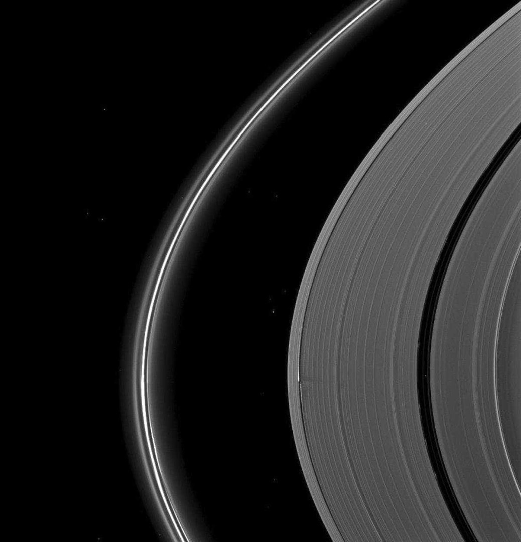 Imagens de veículo espacial mostram ângulos espetaculares de Saturno