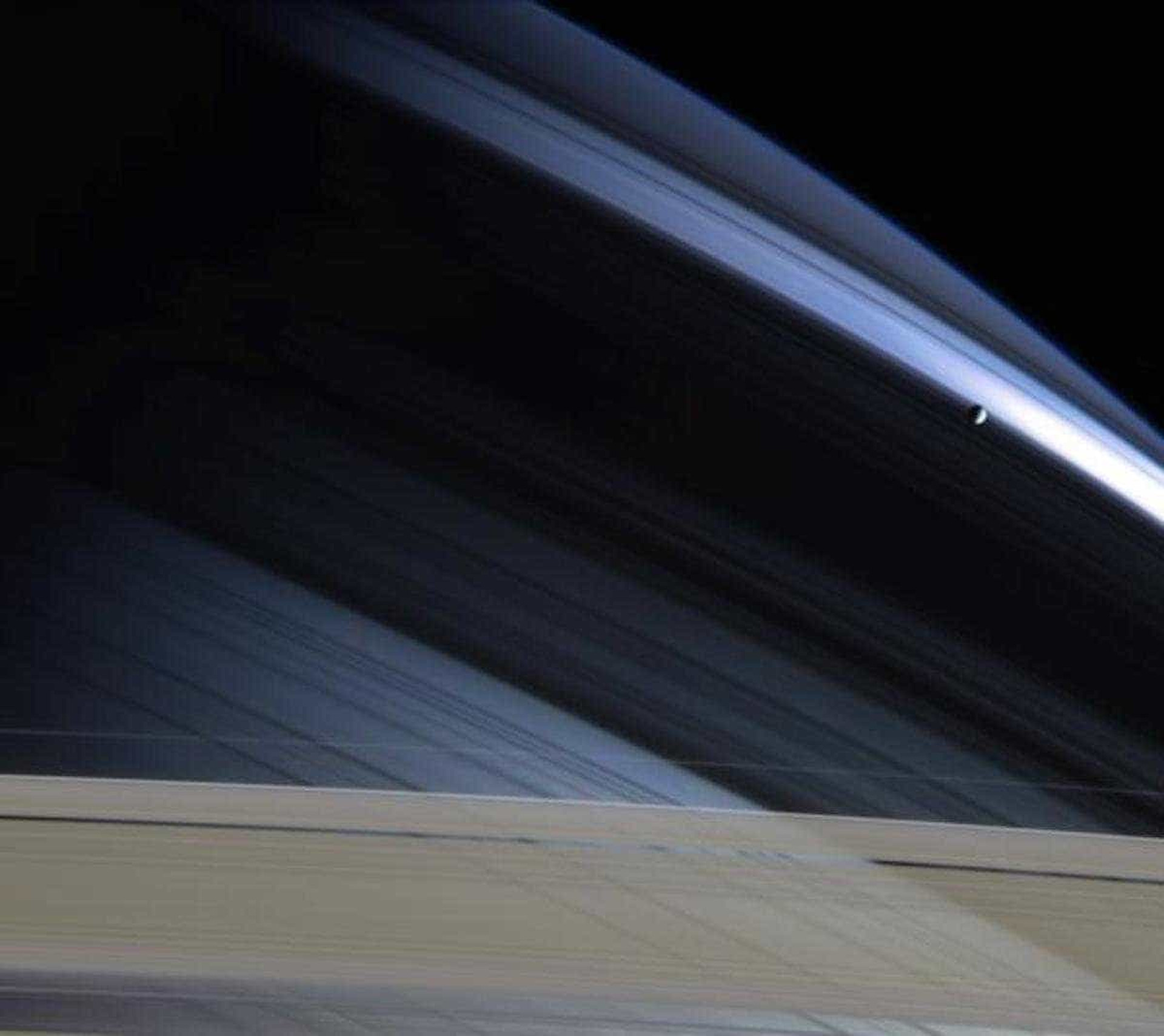 Imagens de veículo espacial mostram ângulos espetaculares de Saturno