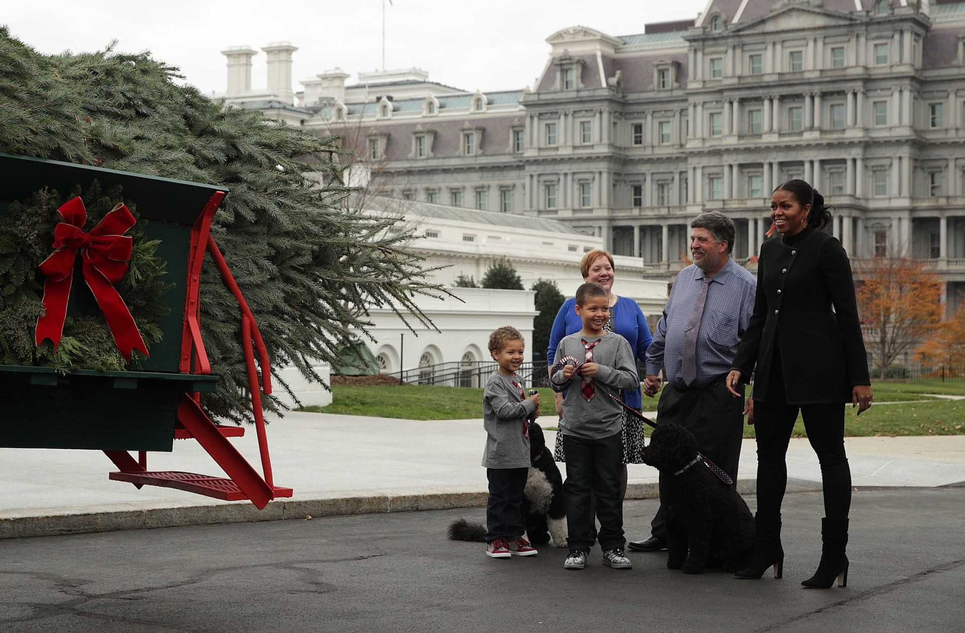 Michelle Obama dá as boas-vindas à árvore de Natal na Casa Branca