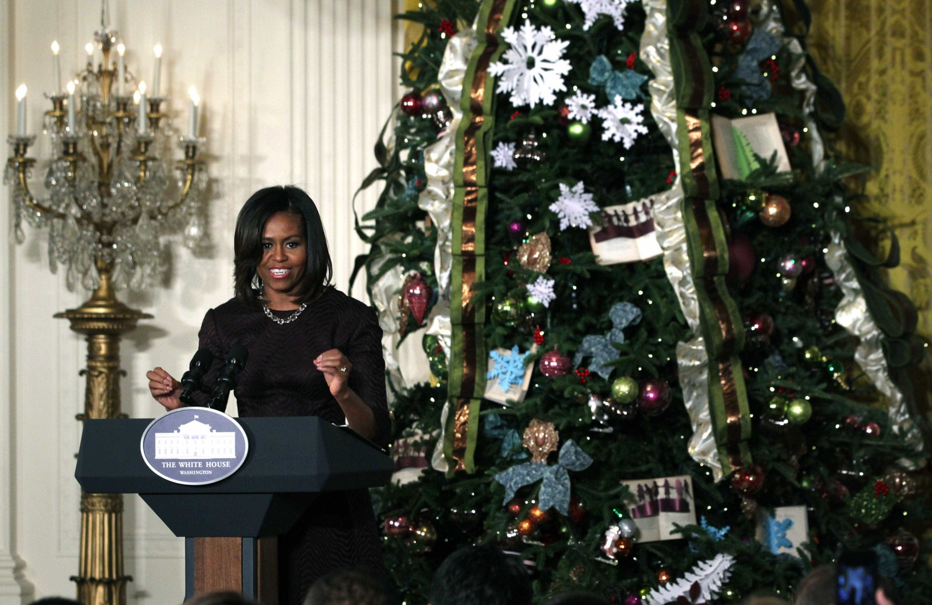 Michelle Obama dá as boas-vindas à árvore de Natal na Casa Branca