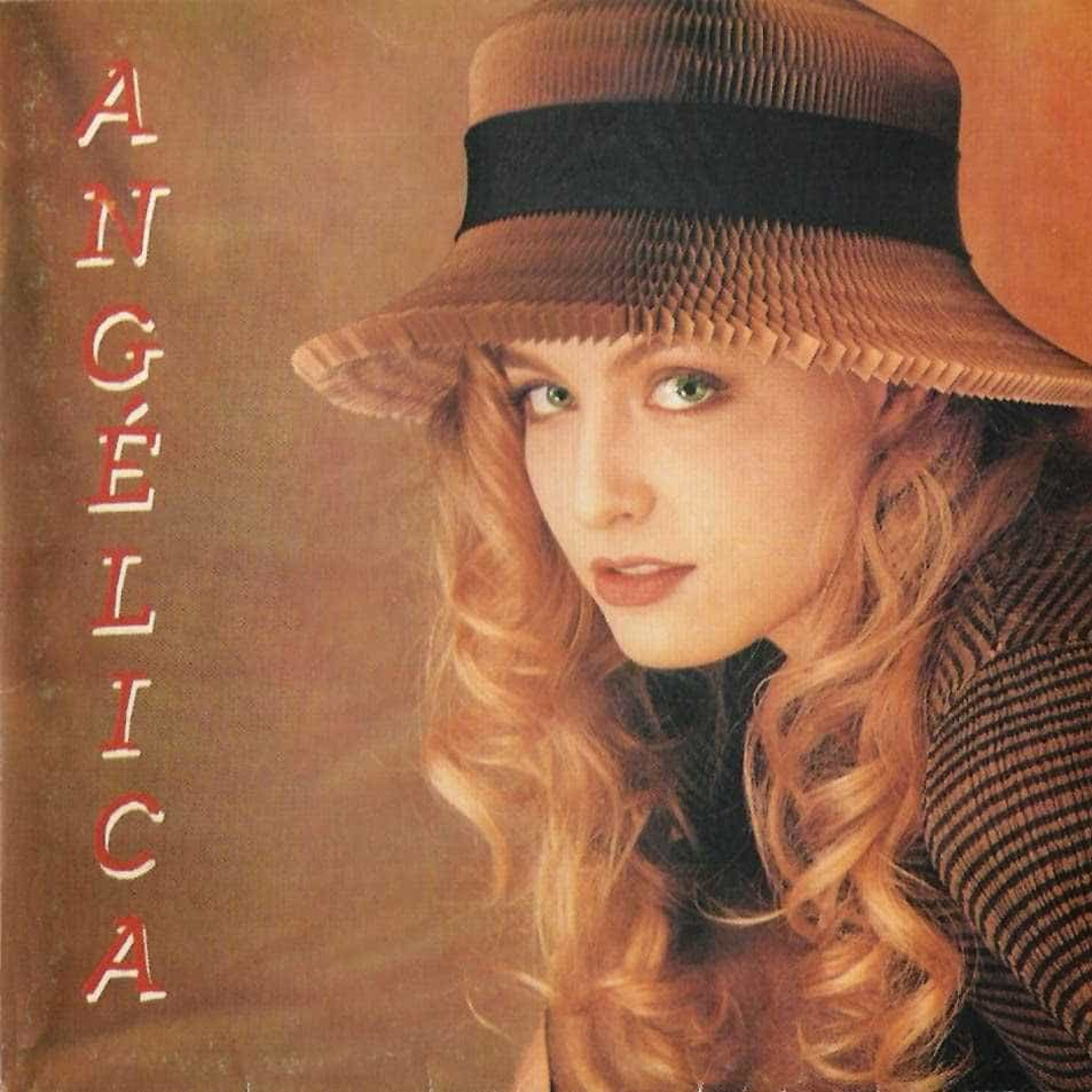 Angélica completa 43 anos; veja fotos da carreira