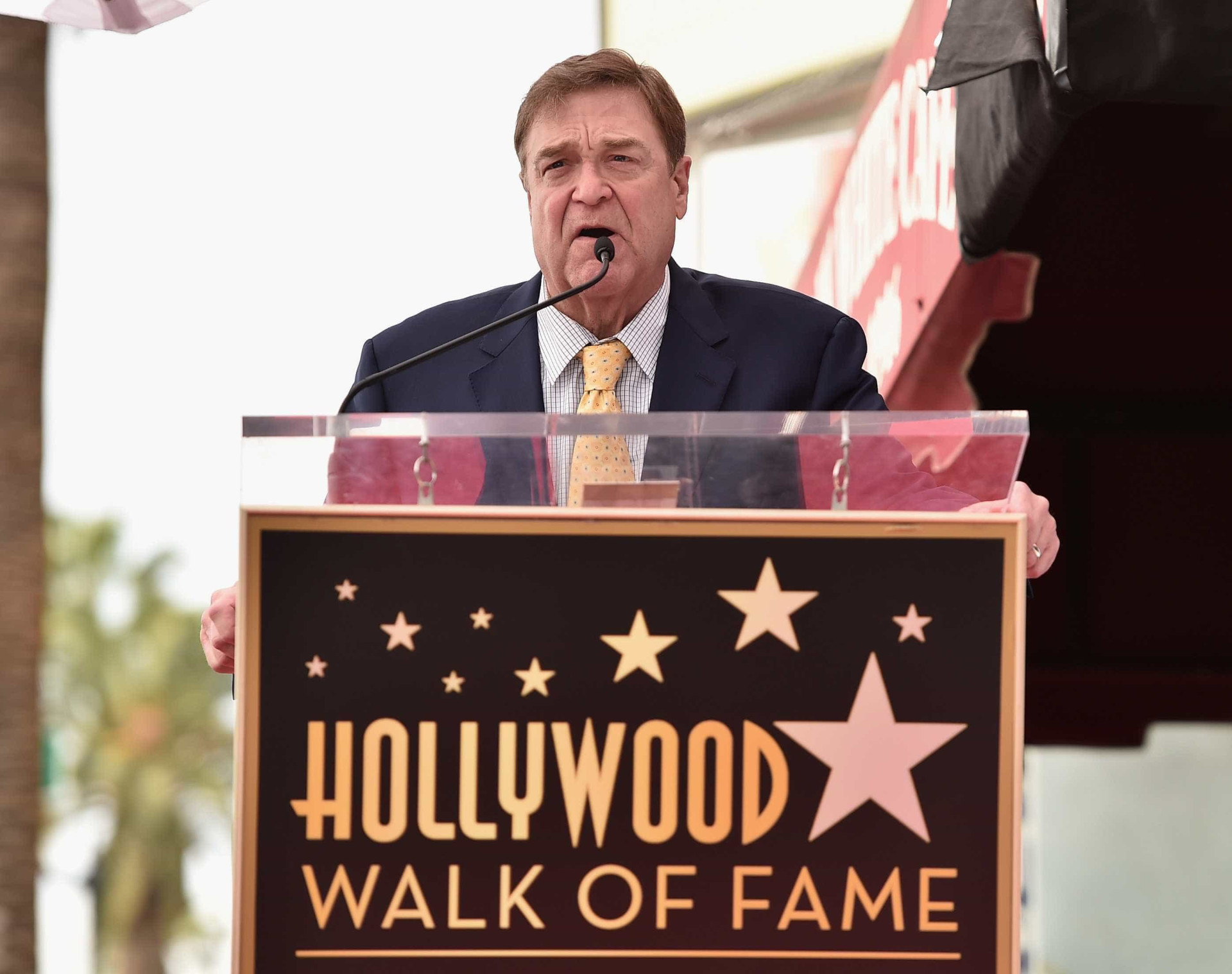 John Goodman recebe estrela na Calçada da Fama de Hollywood