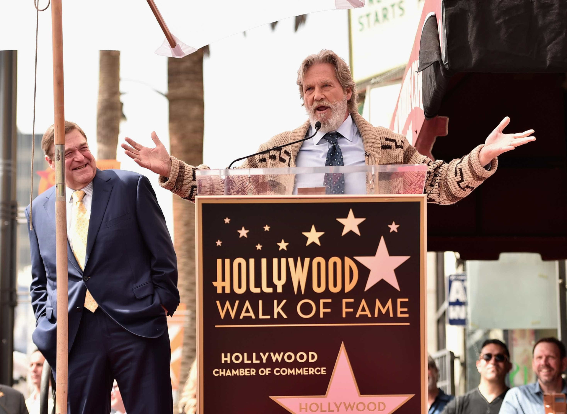 John Goodman recebe estrela na Calçada da Fama de Hollywood