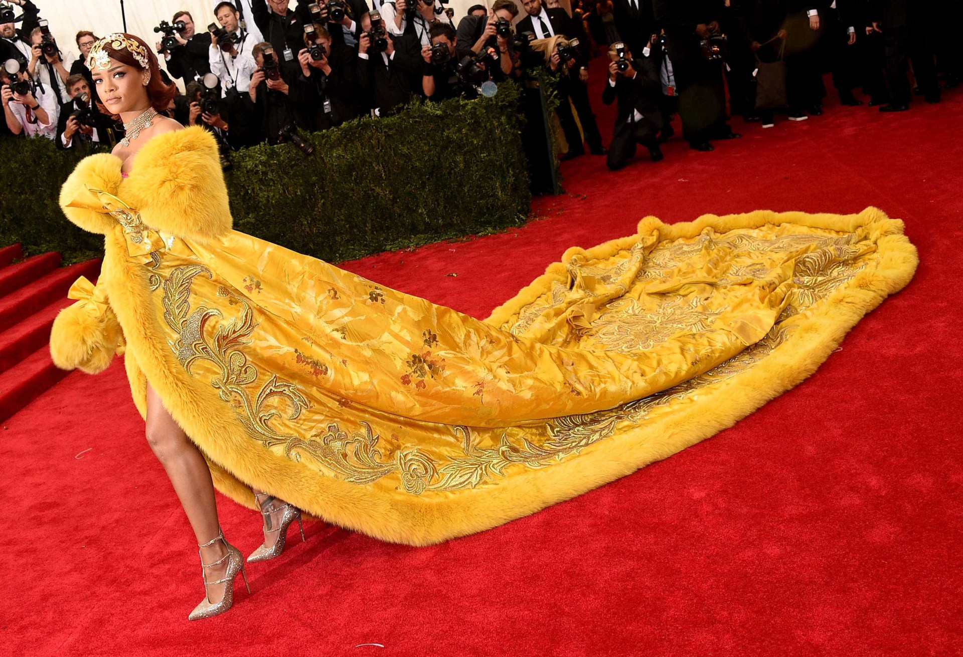 Veja os 'looks' mais questionáveis de Rihanna