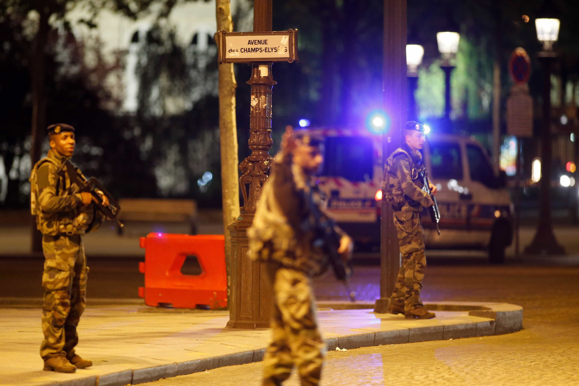 Veja imagens do ataque terrorista que atingiu Paris nesta quinta
