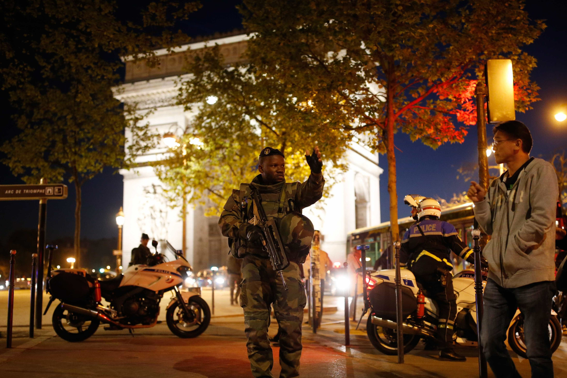 Veja imagens do ataque terrorista que atingiu Paris nesta quinta