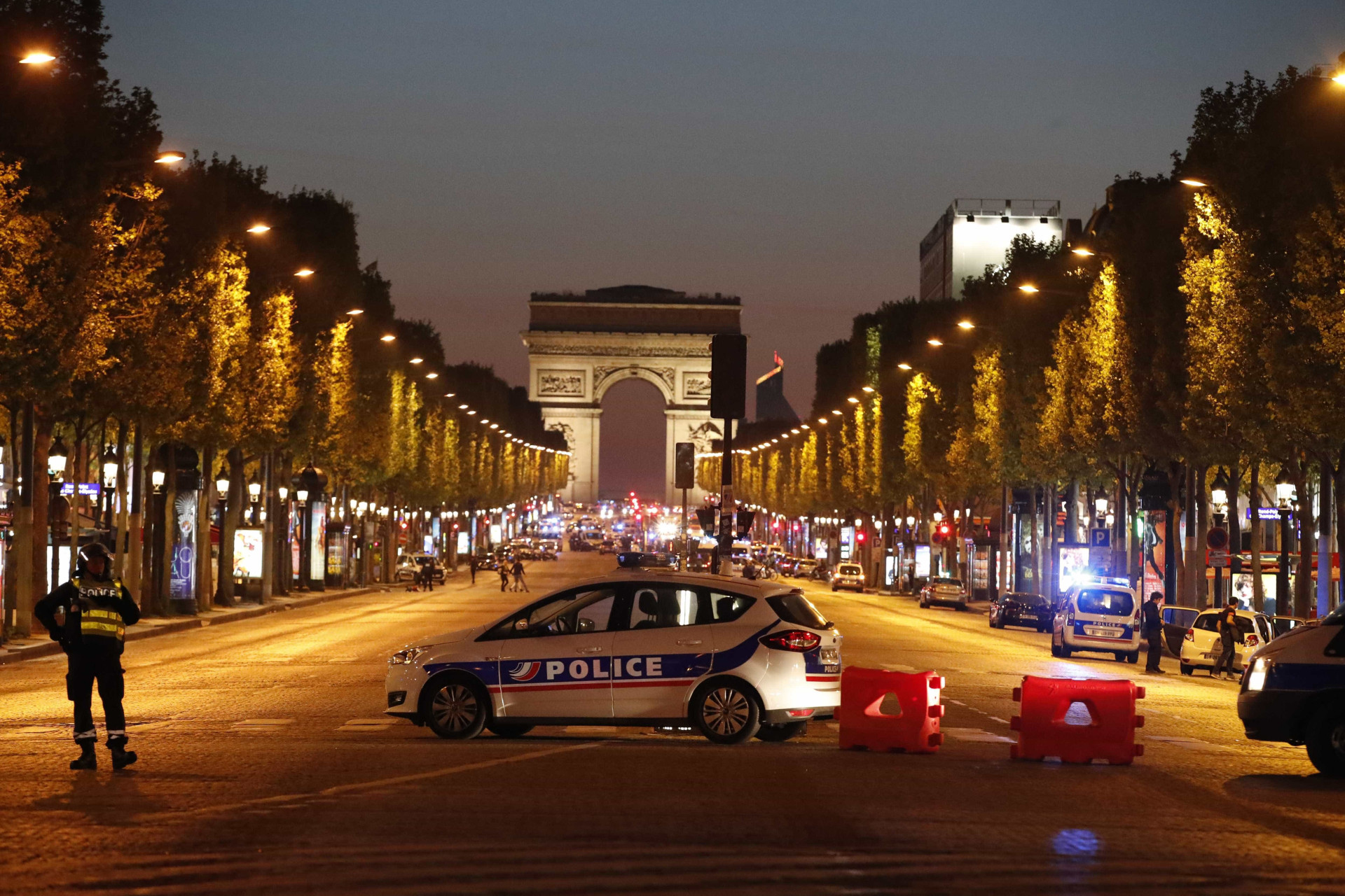 Veja imagens do ataque terrorista que atingiu Paris nesta quinta