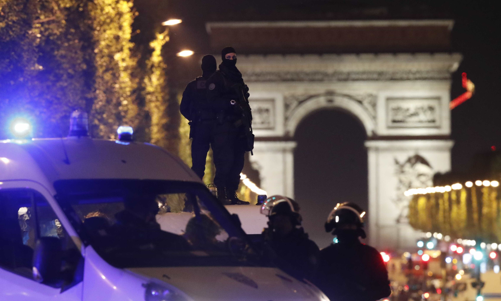 Veja imagens do ataque terrorista que atingiu Paris nesta quinta
