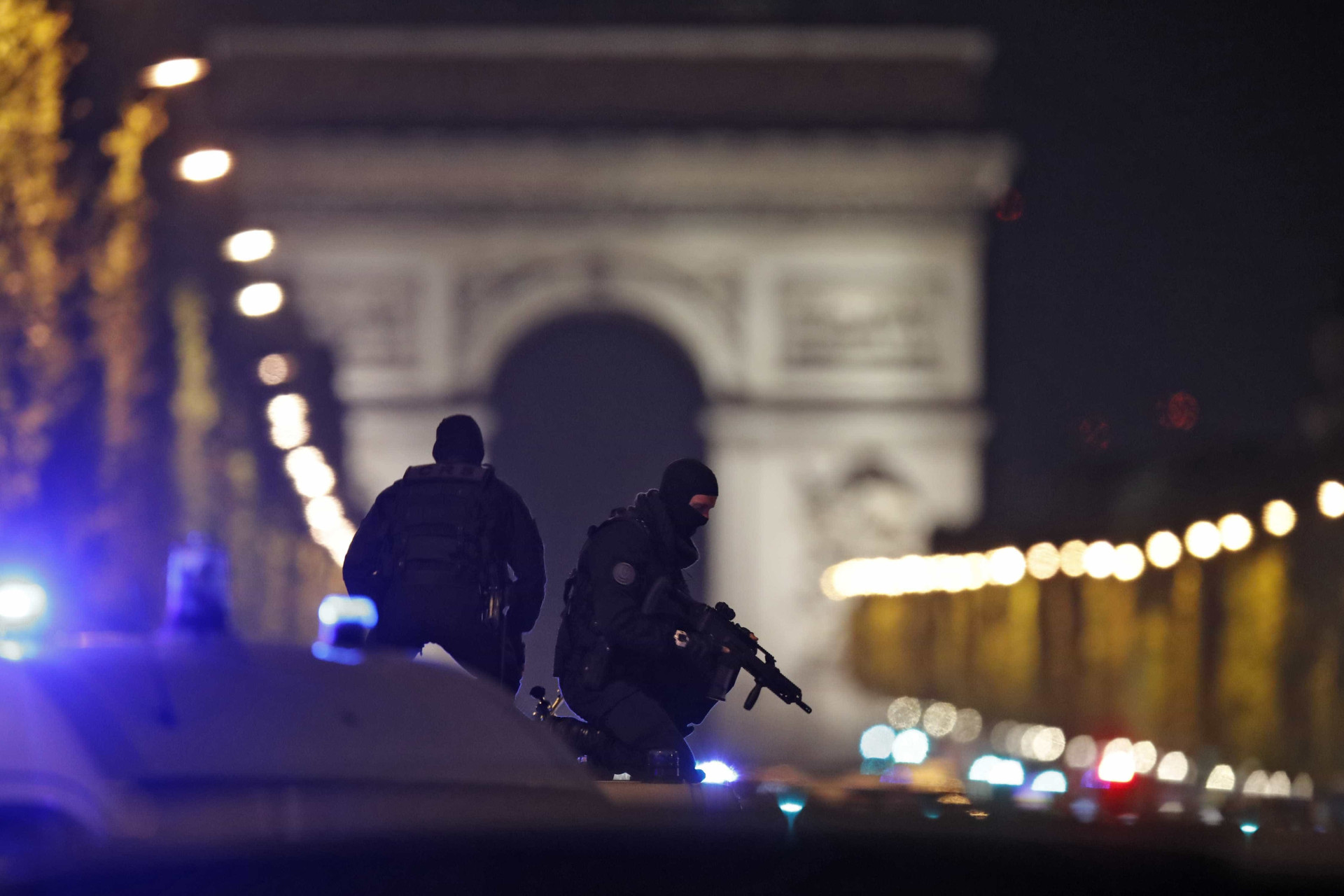 Veja imagens do ataque terrorista que atingiu Paris nesta quinta