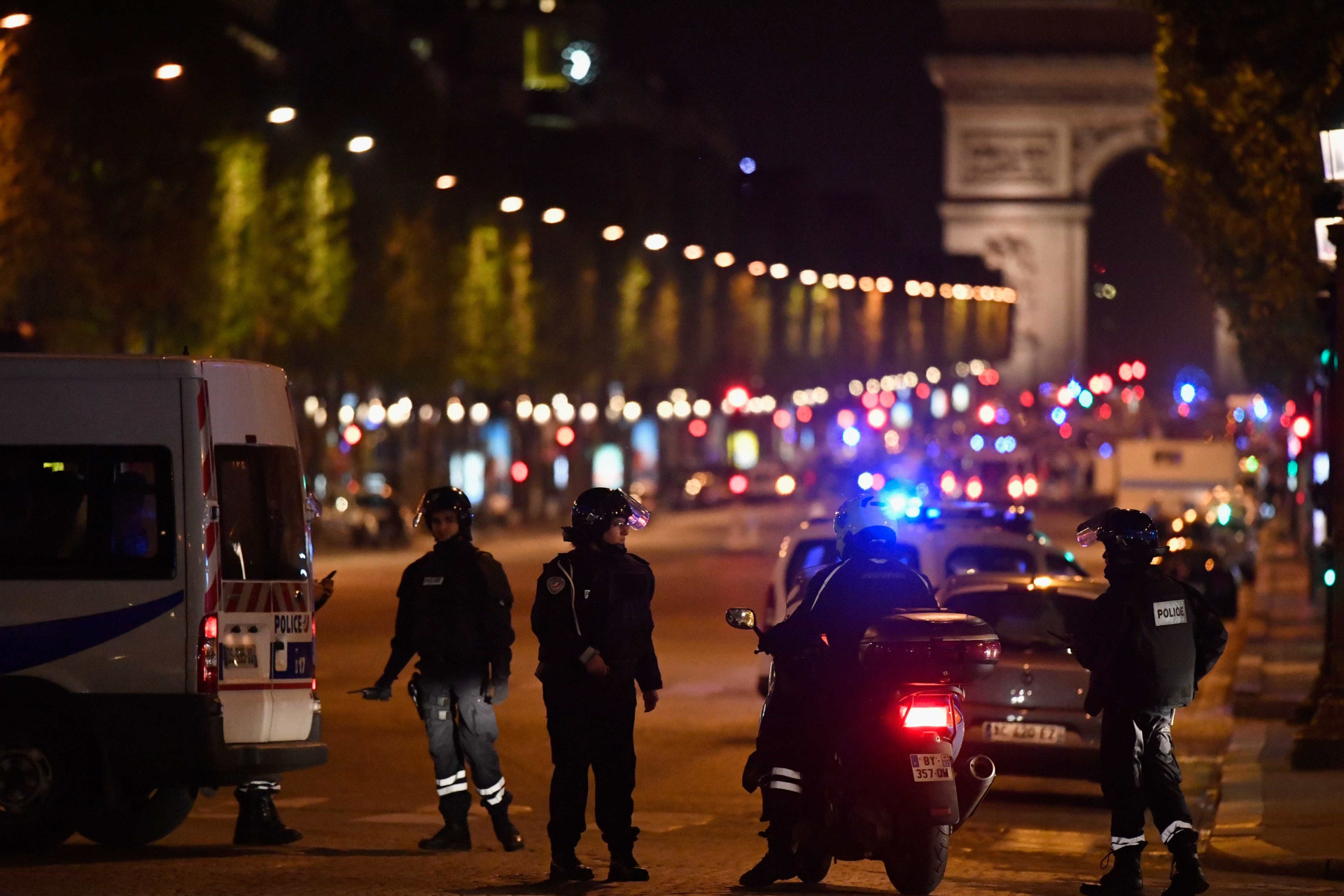 Veja imagens do ataque terrorista que atingiu Paris nesta quinta