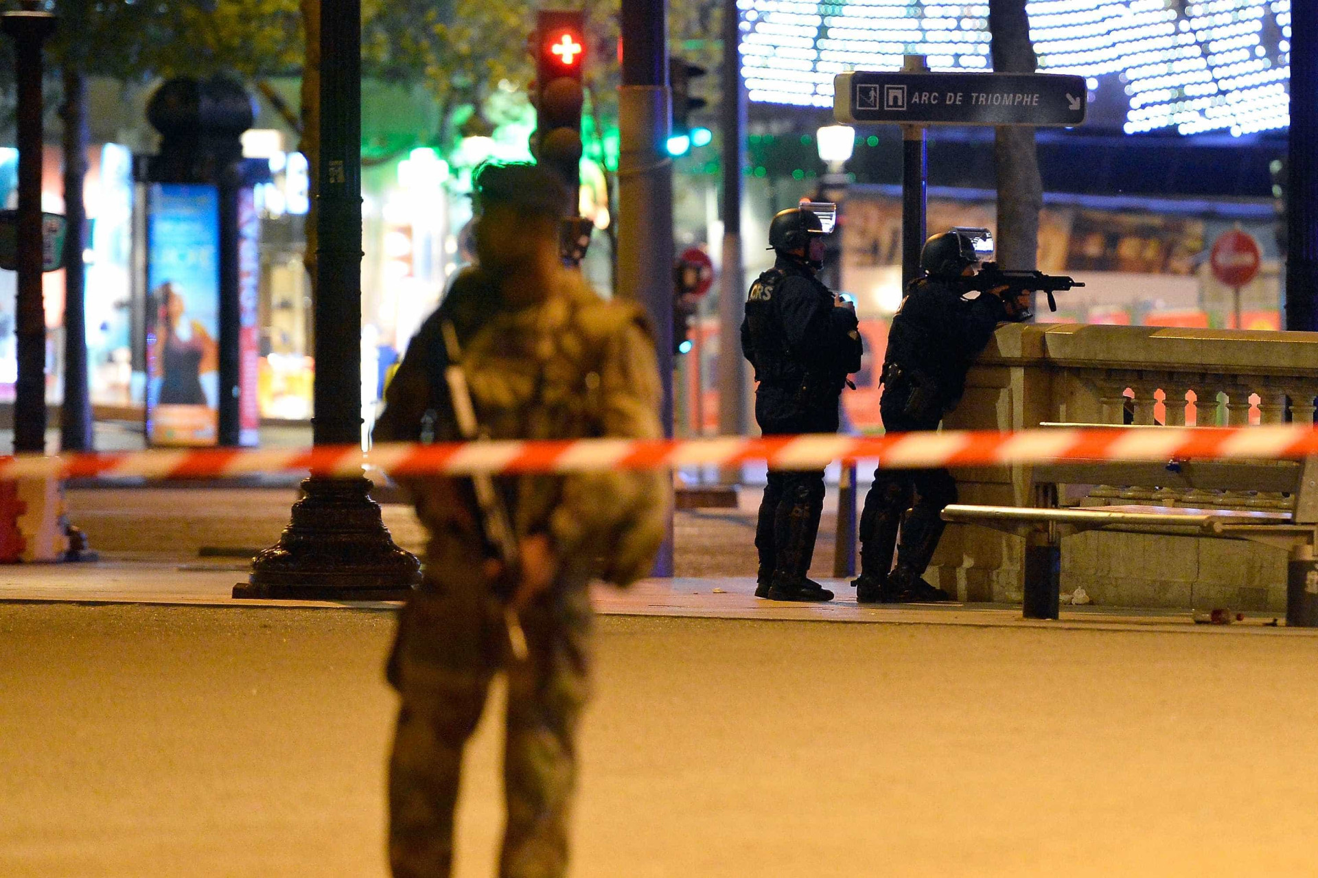 Veja imagens do ataque terrorista que atingiu Paris nesta quinta