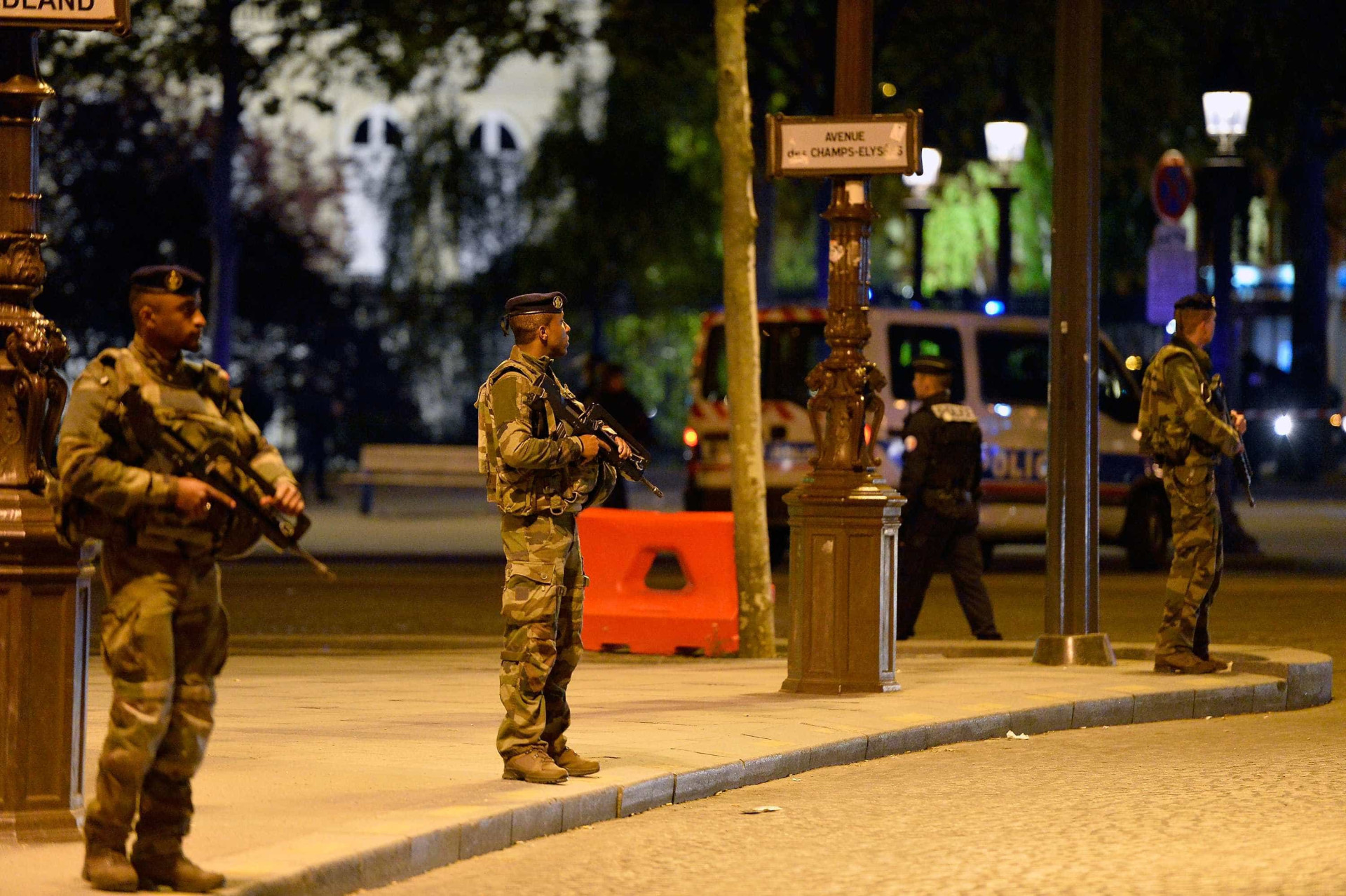 Veja imagens do ataque terrorista que atingiu Paris nesta quinta