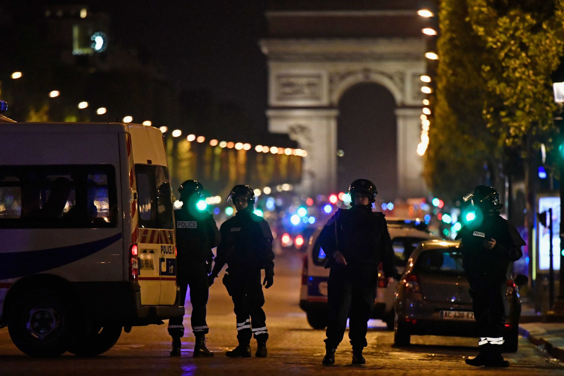 Veja imagens do ataque terrorista que atingiu Paris nesta quinta