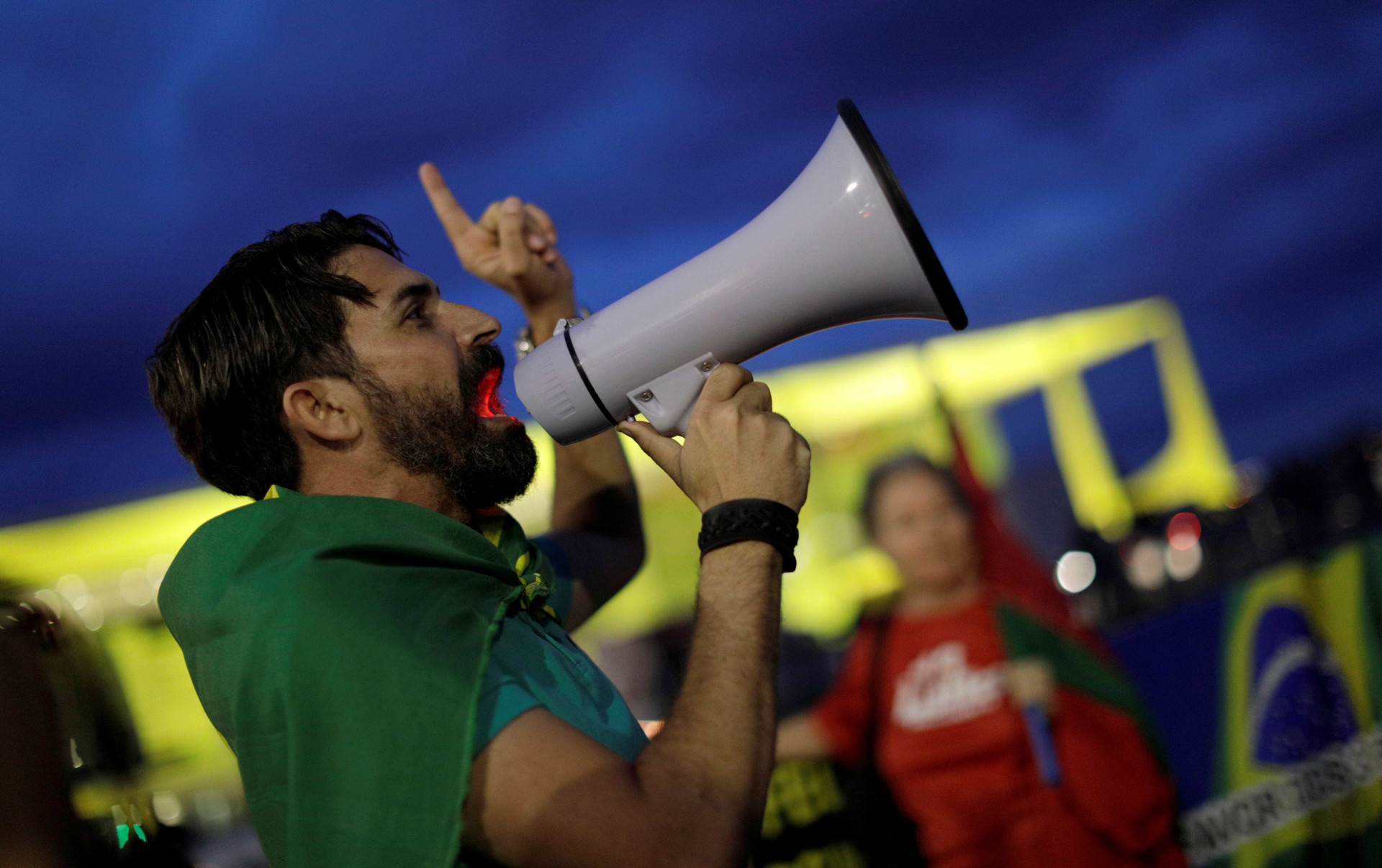 Manifestações em todo Brasil pedem
renúncia de Temer; imagens
