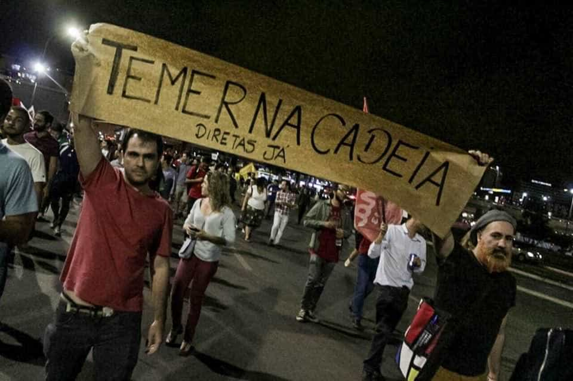 Manifestações em todo Brasil pedem
renúncia de Temer; imagens
