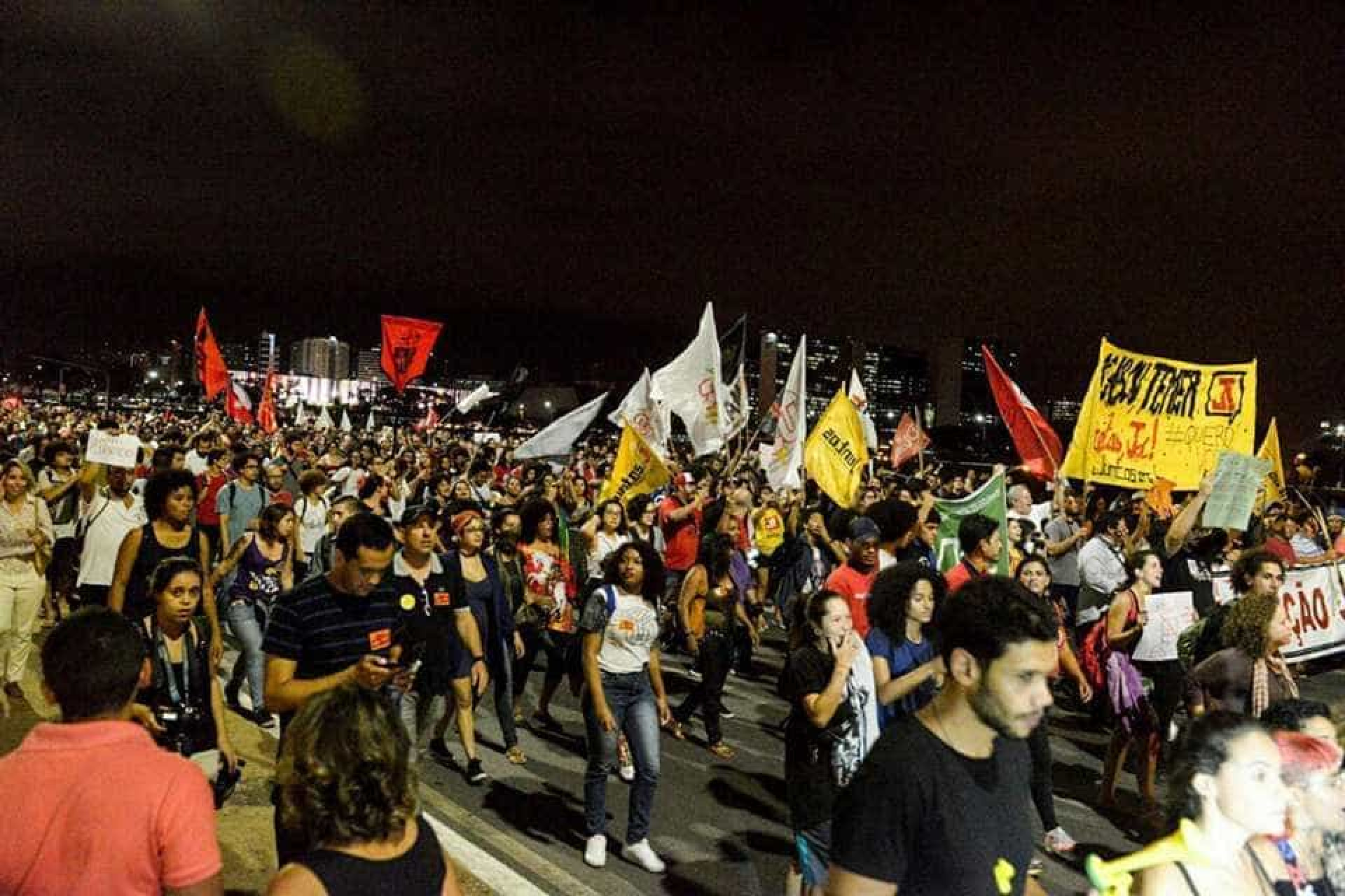 Manifestações em todo Brasil pedem
renúncia de Temer; imagens