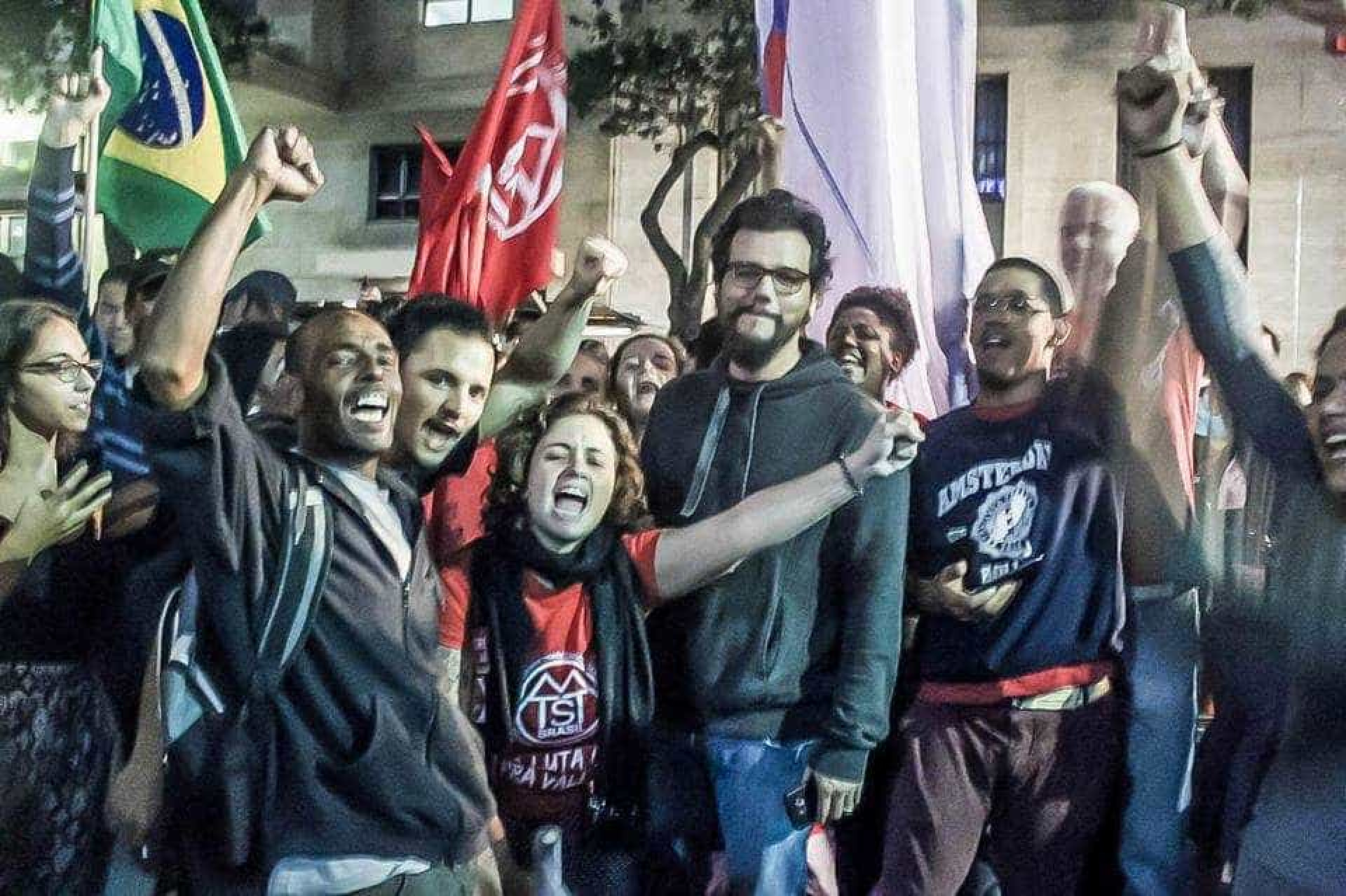 Manifestações em todo Brasil pedem
renúncia de Temer; imagens