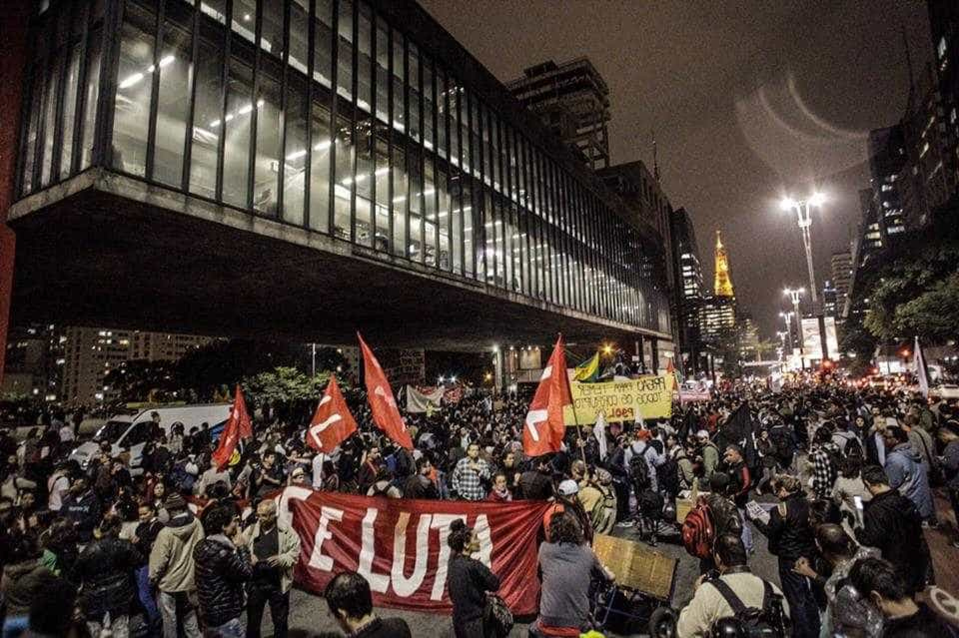 Manifestações em todo Brasil pedem
renúncia de Temer; imagens