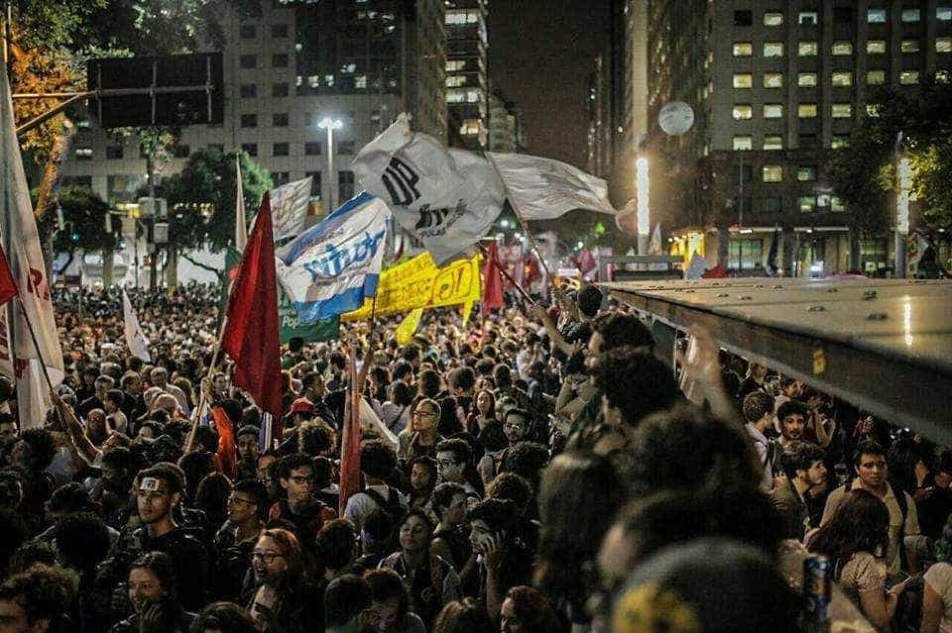 Manifestações em todo Brasil pedem
renúncia de Temer; imagens