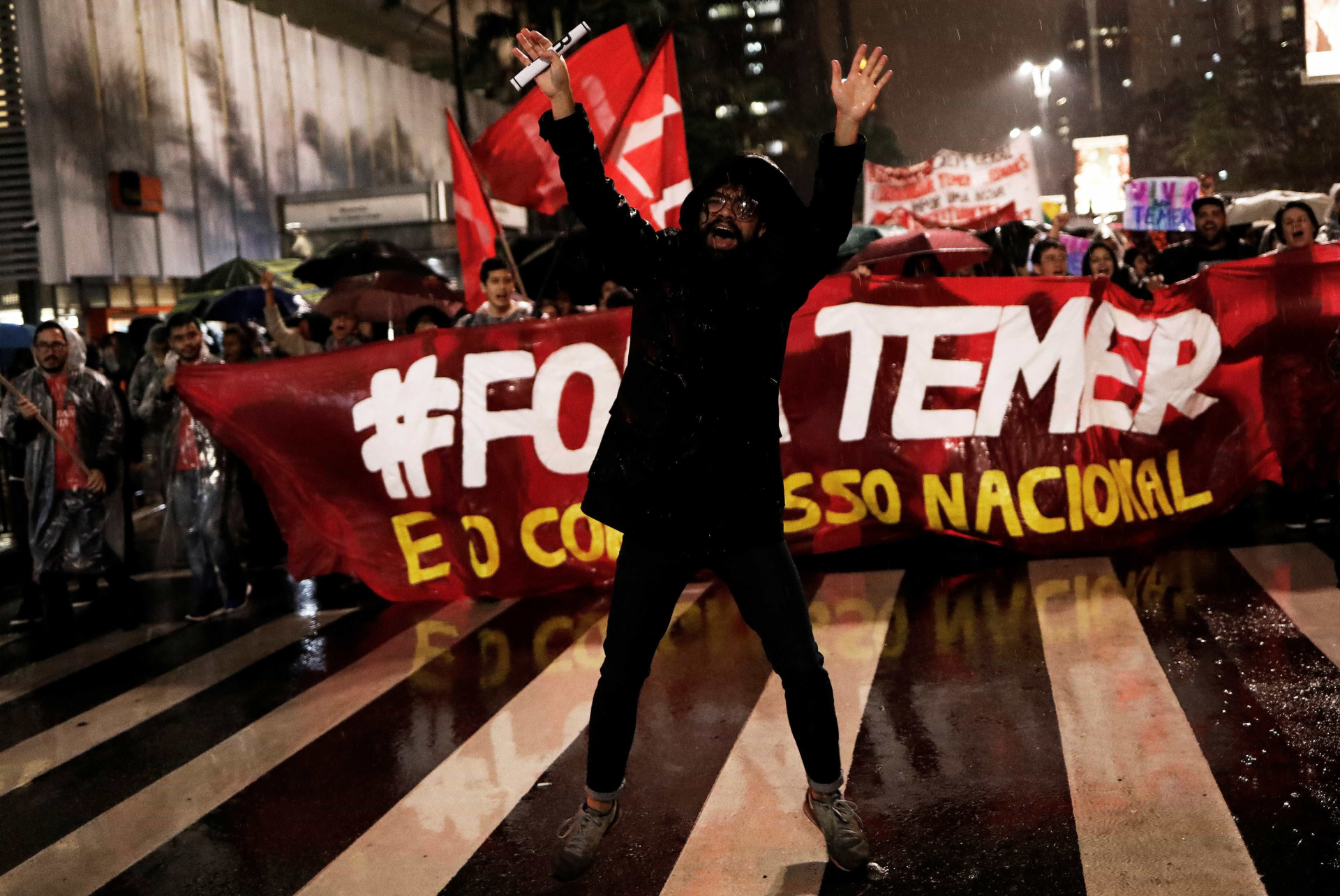 Manifestações em todo Brasil pedem
renúncia de Temer; imagens