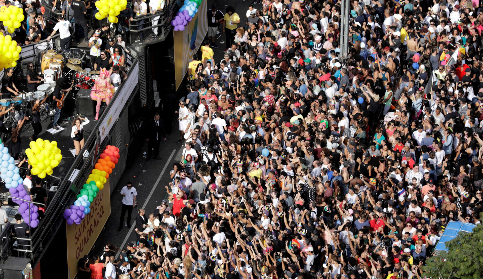 21ª Parada do Orgulho Lgbt reúne 3 milhões de pessoas em São Paulo