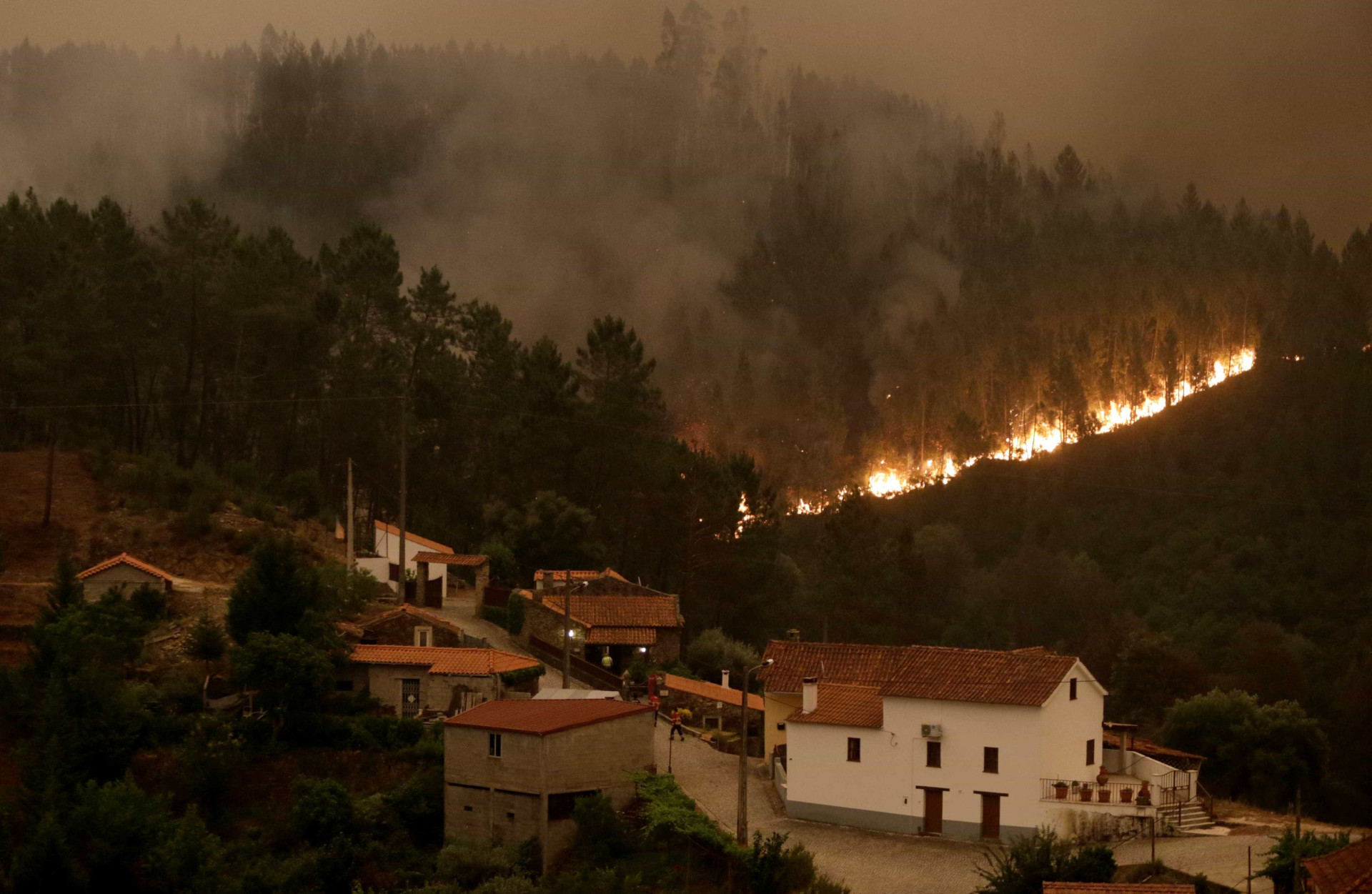 Veja as fotos do incêndio que deixou mais de 60 mortos em Portugal