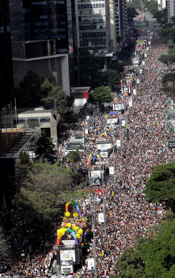 21ª Parada do Orgulho Lgbt reúne 3 milhões de pessoas em São Paulo