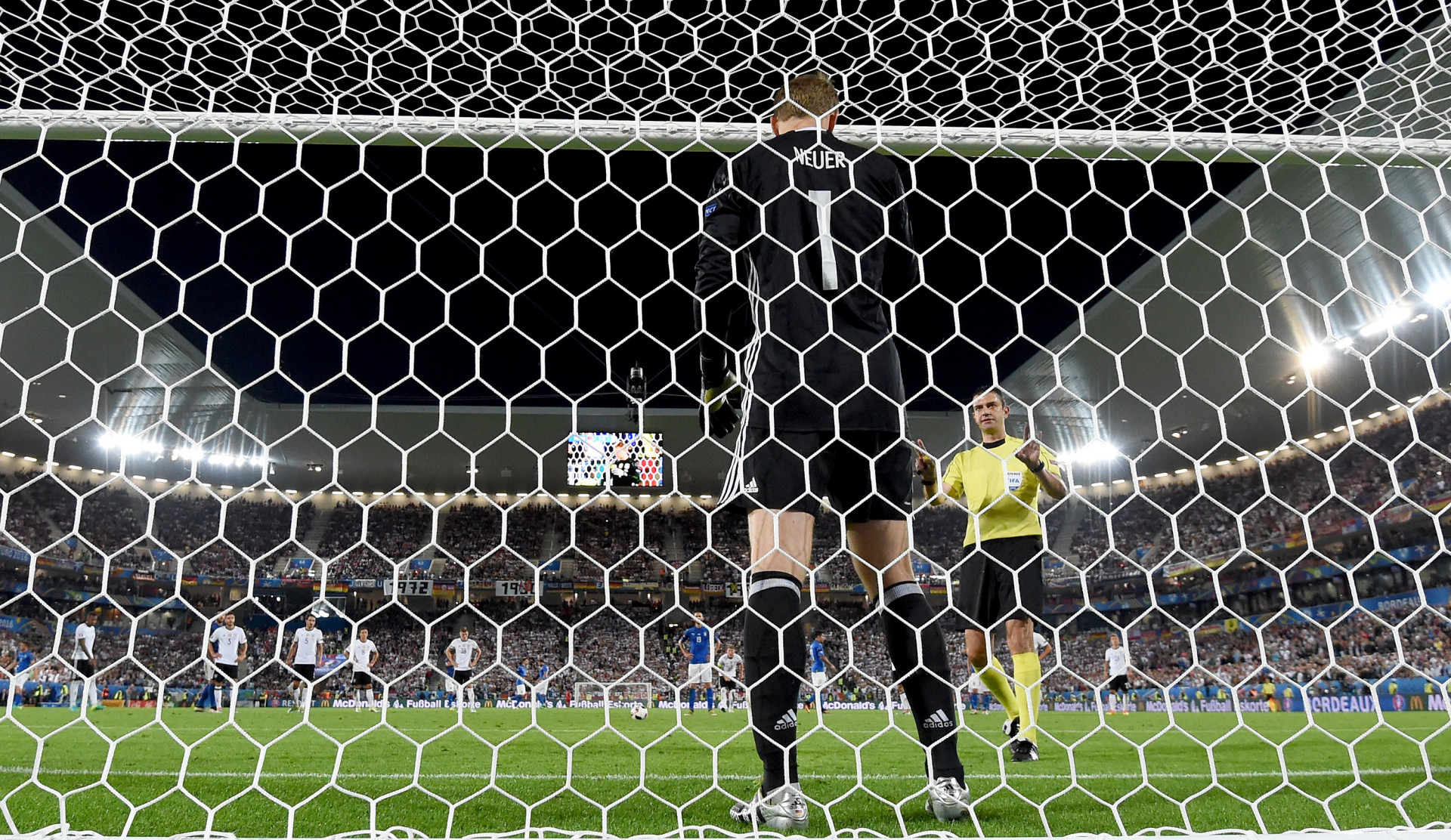 Relembre as transferências de goleiros mais caras do futebol