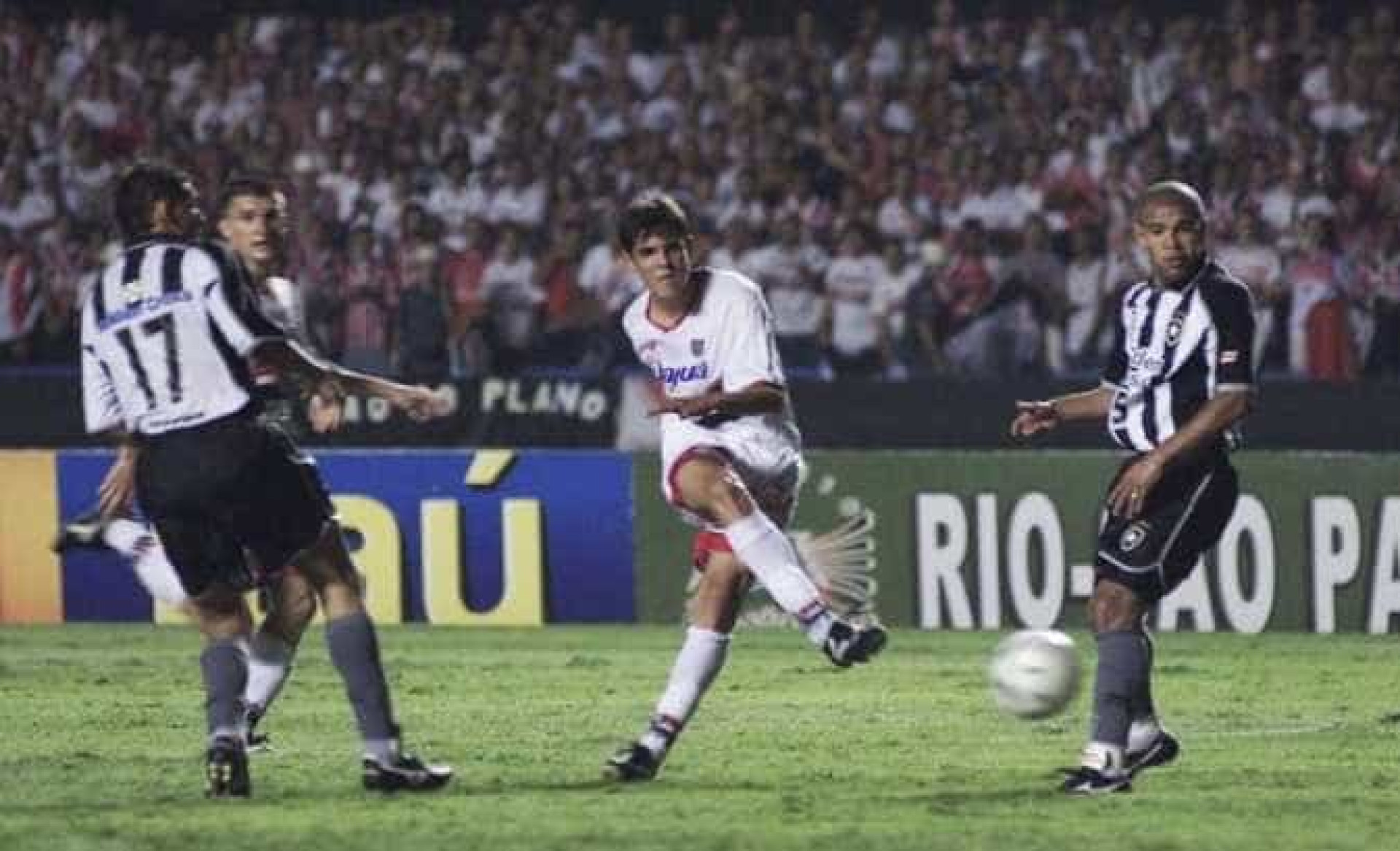 A carreira de Kaká em 30 imagens; confira