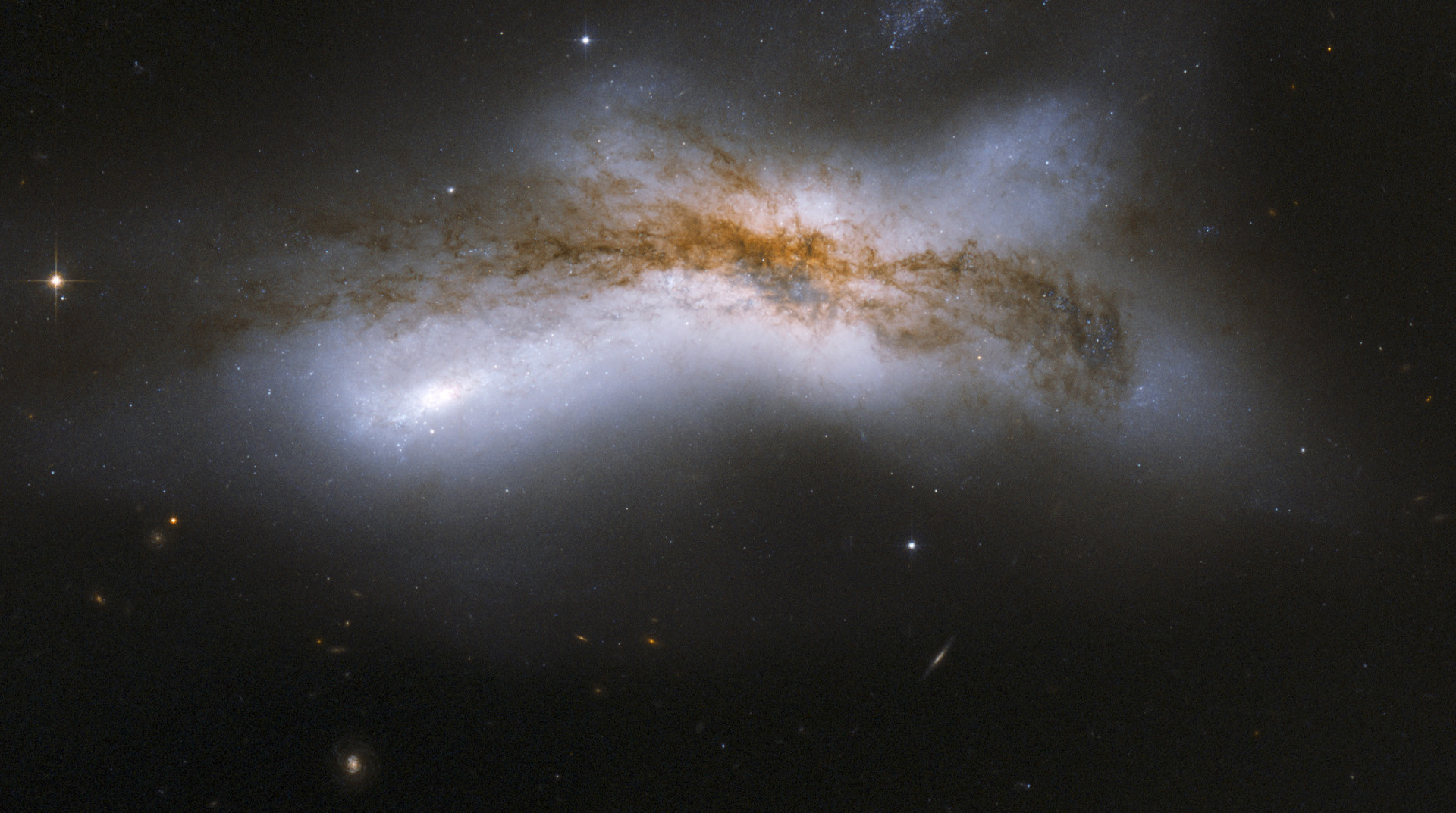 Conheça as maiores galáxias do universo; fotos