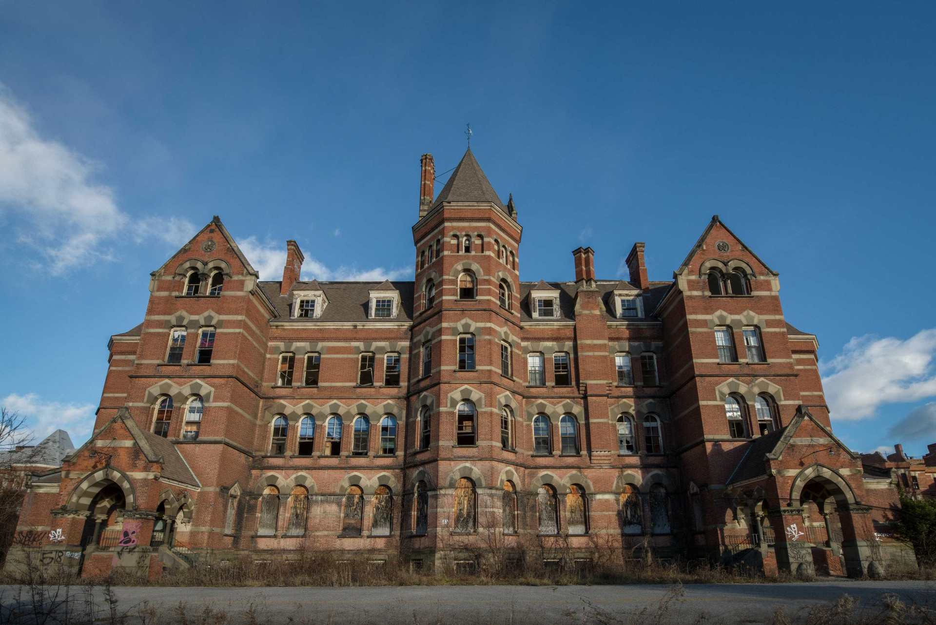 Hudson River State: a clínica psiquiatra abandonada no meio de New York