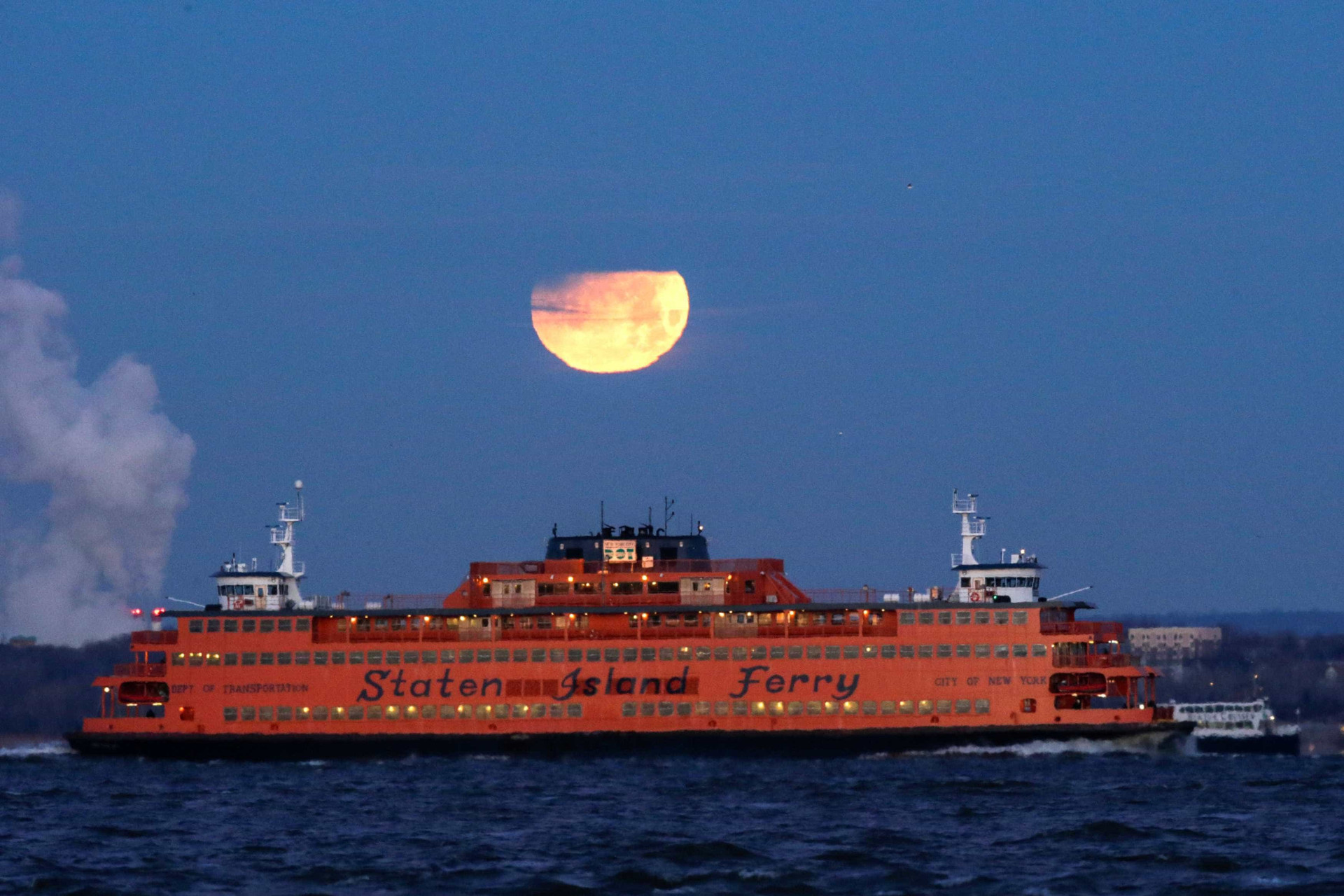Super Lua cria fenômeno incrível nos céus; veja as melhores fotos