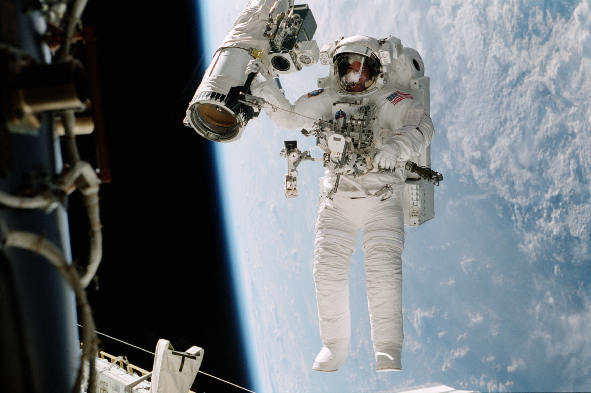Como é viver no espaço? Conheça algumas curiosidades fascinantes