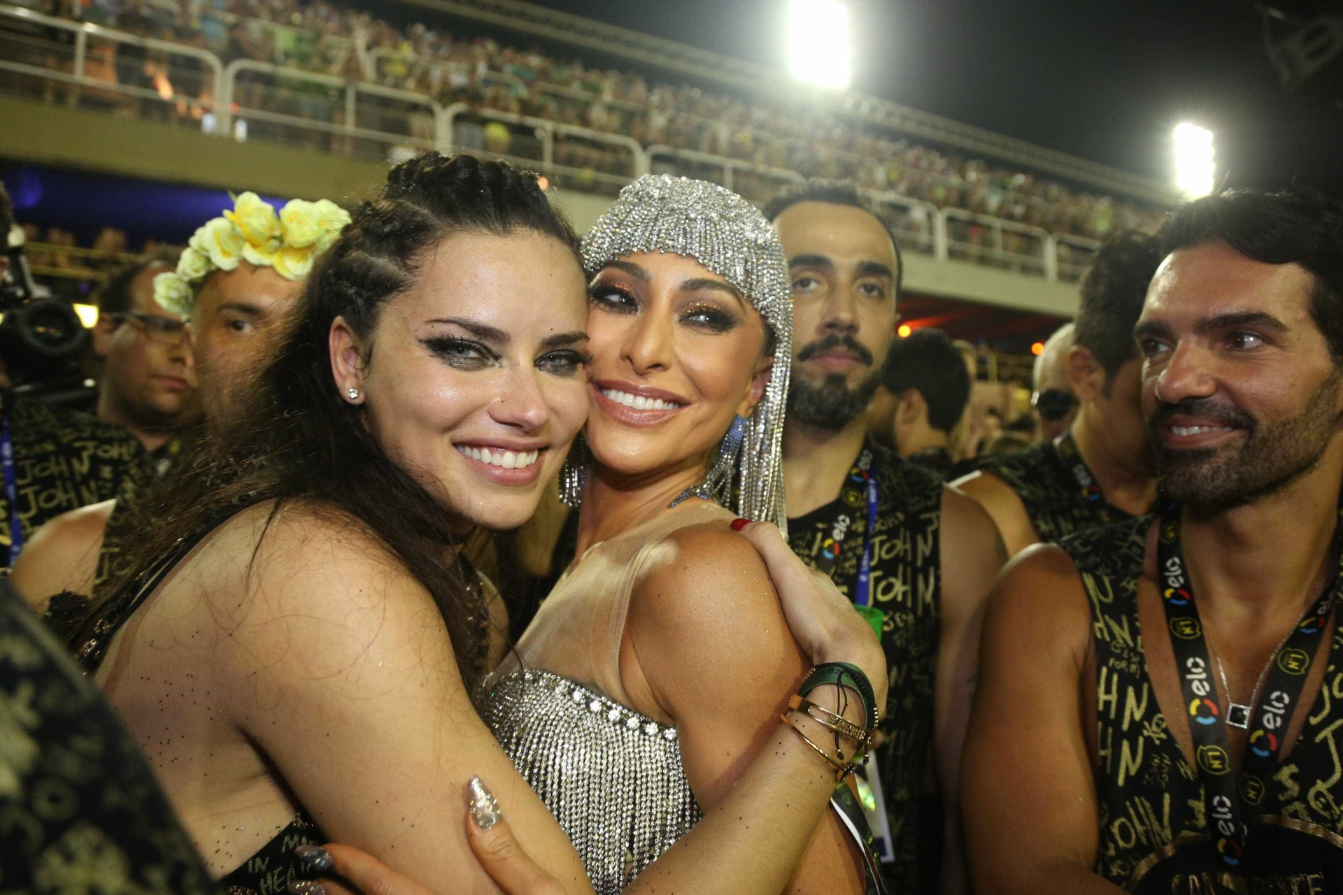 Musas, beijos e camarotes: a folia dos famosos no Carnaval