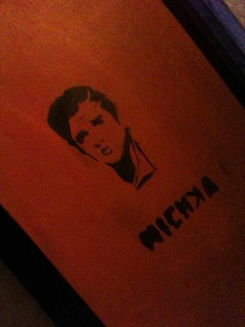 Elvis Presley: incríveis homenagens ao Rei do Rock em arte urbana