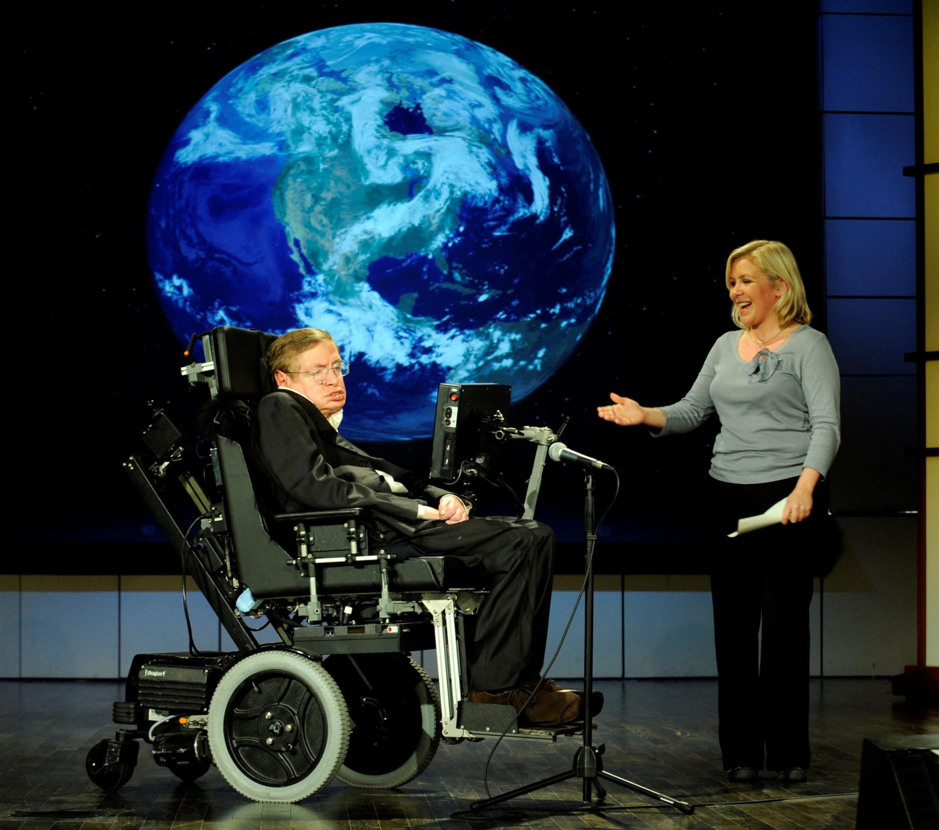 Gênio da ciência: relembre a vida e o legado de Stephen Hawking