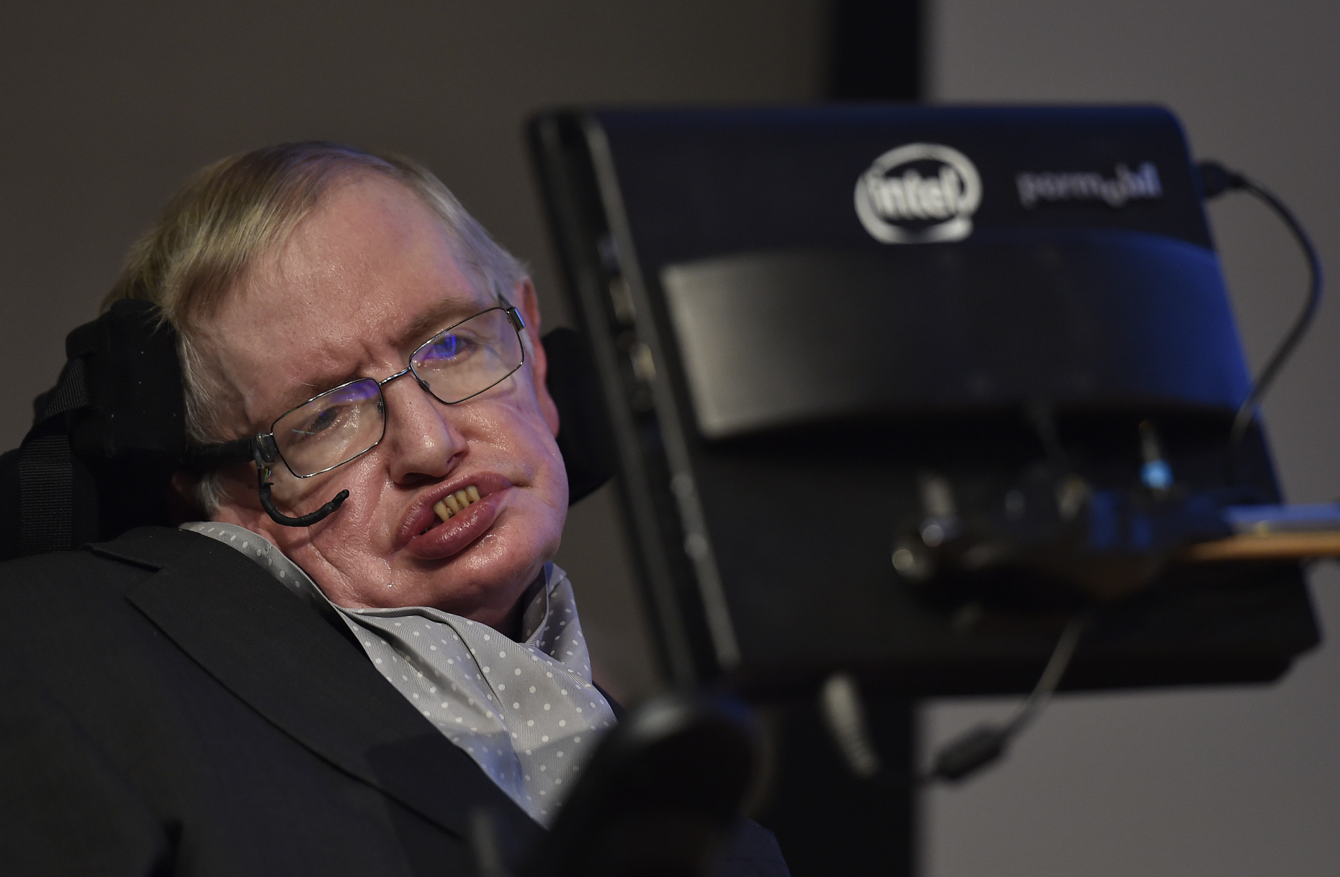 Gênio da ciência: relembre a vida e o legado de Stephen Hawking