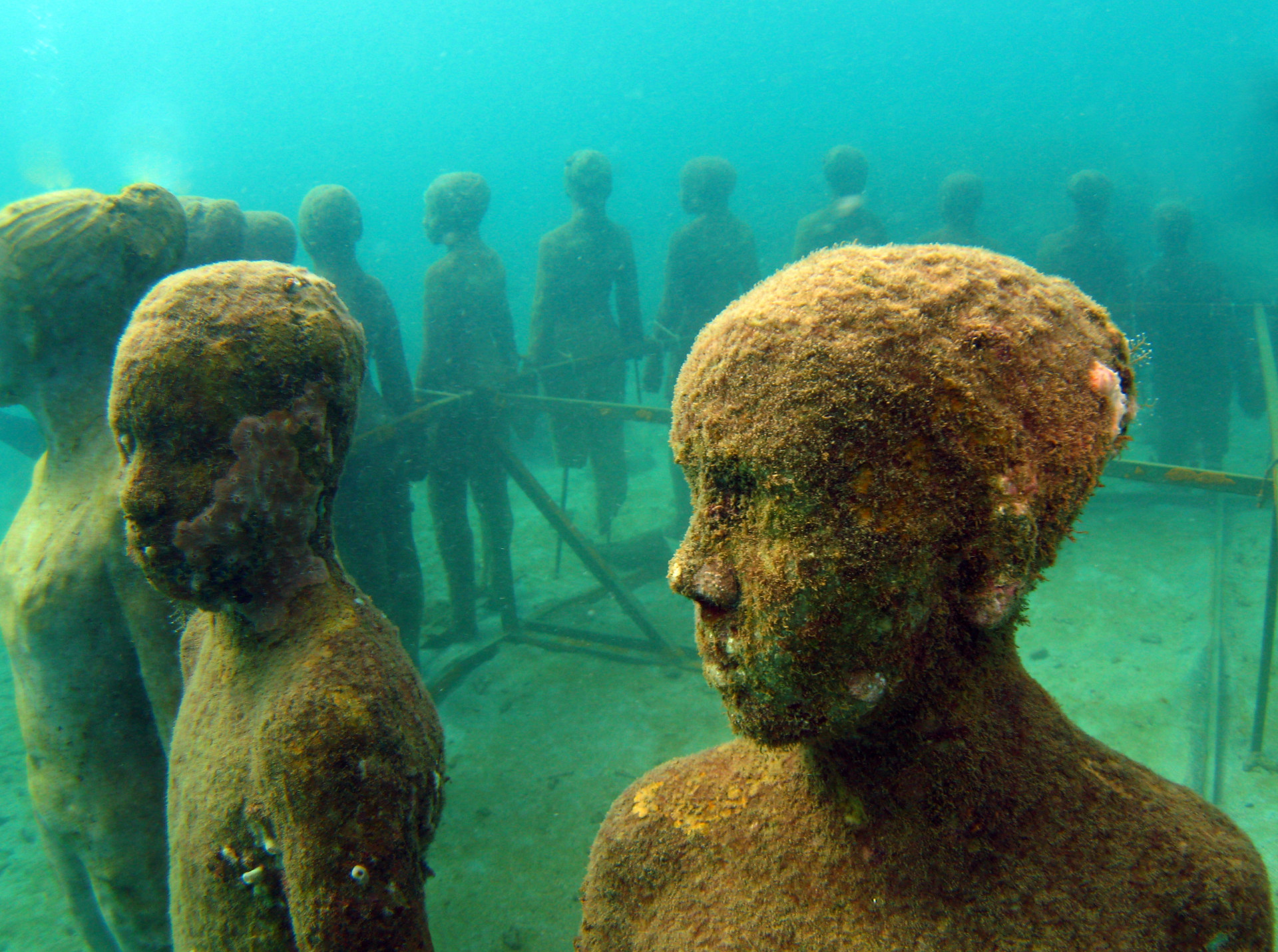 Mergulhe nessas incríveis atrações submersas